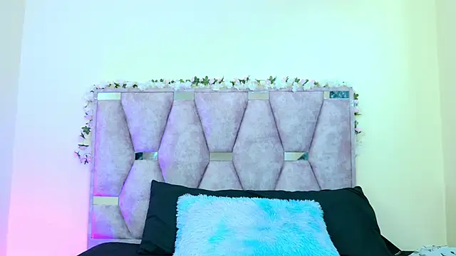 Snapshot of iris_and_damian chatting on 22, 3, 2026 iris and damian online show from 22, 3, 2026