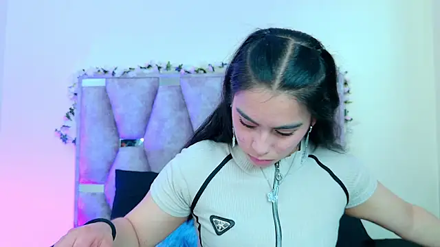 Snapshot of iris_and_damian chatting on 8, 4, 2026 iris and damian online show from 8, 4, 2026