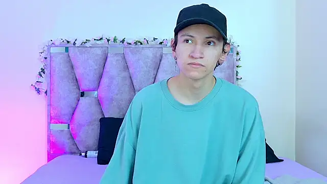 Snapshot of iris_and_damian chatting on 12, 4, 2026 iris and damian online show from 12, 4, 2026