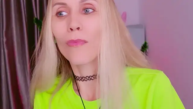 betty xoxoo online show from 15, 12, 2025