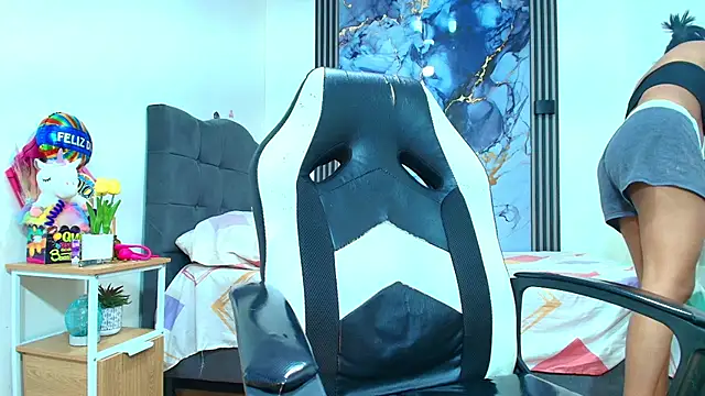 Valentina and sneider  online show from 12, 3, 2026