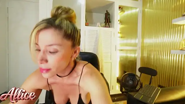 Snapshot of Allice_mommy chatting on 4, 2, 2026 Allice mommy online show from 4, 2, 2026