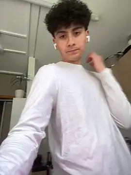 hungspanishtwink online show from 18, 4, 2026