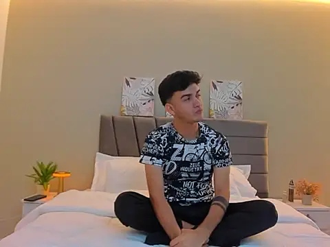 Snapshot of Feiccer_Thomson1 chatting on 5, 12, 2025 Feiccer Thomson1 online show from 5, 12, 2025