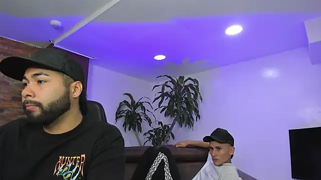 Snapshot of HotThreesoome chatting on 14, 12, 2025 HotThreesoome online show from 14, 12, 2025