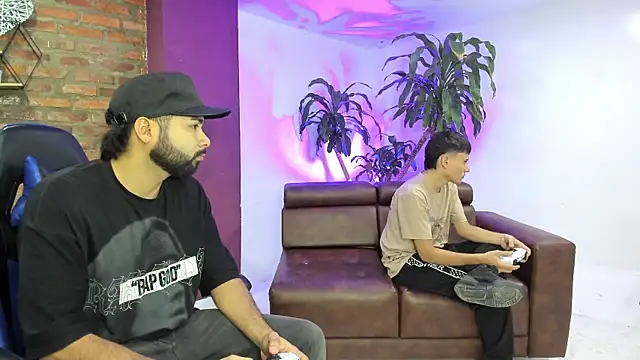 Snapshot of HotThreesoome chatting on 18, 12, 2025 HotThreesoome online show from 18, 12, 2025