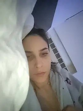 Snapshot of cristinalore chatting on 5, 12, 2025 cristinalore online show from 5, 12, 2025