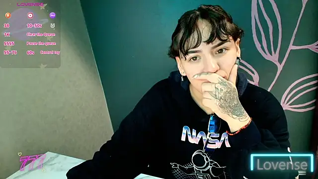 Kiara Fox   online show from 20, 5, 2026