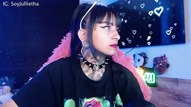 Snapshot of Julls420_ chatting on 6, 2, 2026 Julls420 online show from 6, 2, 2026