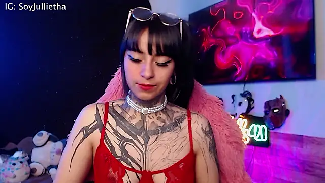 Snapshot of Julls420_ chatting on 13, 2, 2026 Julls420 online show from 13, 2, 2026