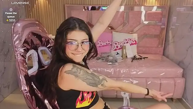 miss devil s online show from 10, 1, 2026