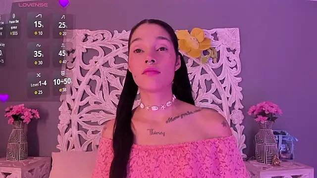 Snapshot of loraineblake chatting on 13, 1, 2026 loraineblake online show from 13, 1, 2026