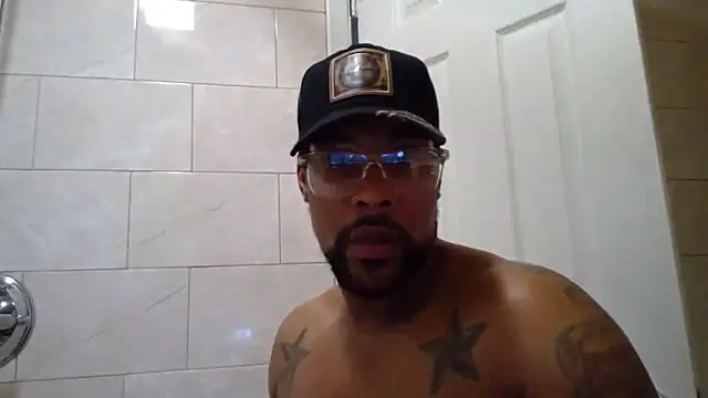 Snapshot of cosmiccloudpig chatting on 23, 12, 2025 cosmiccloudpig online show from 23, 12, 2025