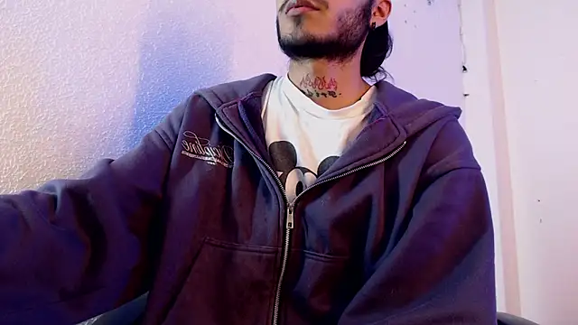 Snapshot of kingdani_hot chatting on 19, 12, 2025 kingdani hot online show from 19, 12, 2025