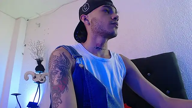 Snapshot of kingdani_hot chatting on 1, 2, 2026 kingdani hot online show from 1, 2, 2026