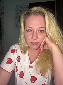 Snapshot of JenniferCarmen chatting on 7, 2, 2026 JenniferCarmen online show from 7, 2, 2026