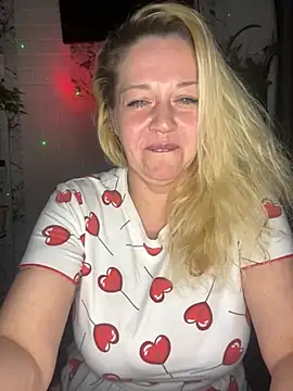 JenniferCarmen online show from 15, 4, 2026