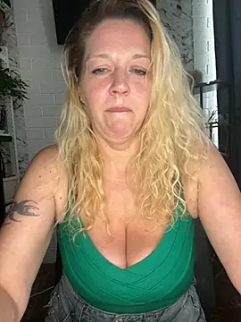 JenniferCarmen online show from 10, 7, 2026