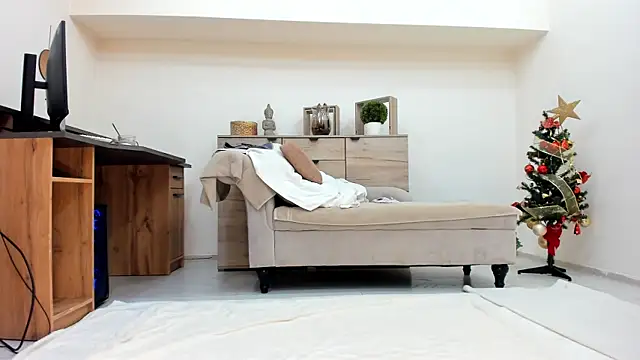 classy medea online show from 18, 12, 2025