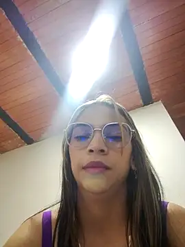 Evangeline Bonnet online show from 16, 12, 2025