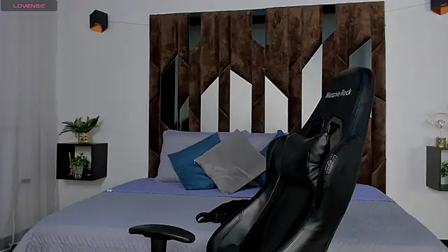 J king   online show from 8, 4, 2026