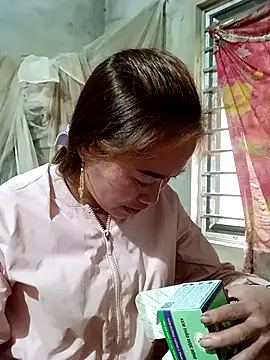 little-effy online show from 9, 2, 2026