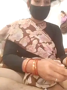 Snapshot of Sweet_Couple_01 chatting on 7, 7, 2026 Sweet Couple 01 online show from 7, 7, 2026
