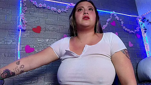 Snapshot of emma_honey__ chatting on 17, 12, 2025 emma honey online show from 17, 12, 2025