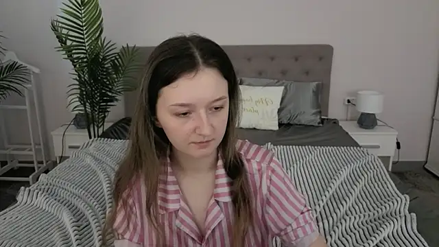 CyrenaLuxe online show from 22, 3, 2026