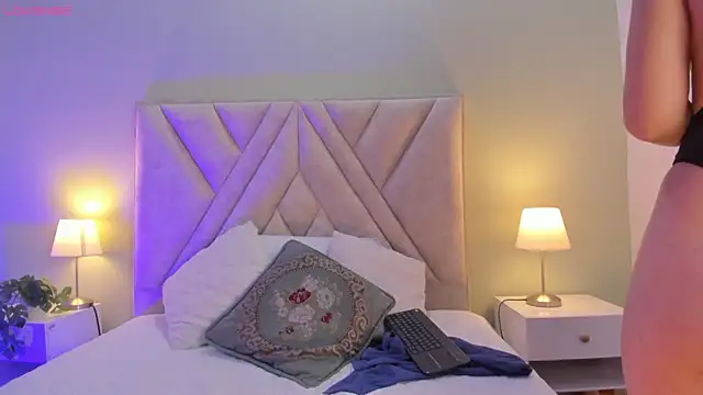 Amelia Saenz  online show from 16, 4, 2026