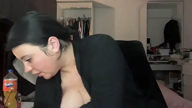 Curvybabesxxo online show from 2, 4, 2026