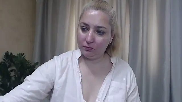 Snapshot of sweetpussy13 chatting on 17, 6, 2026 sweetpussy13 online show from 17, 6, 2026
