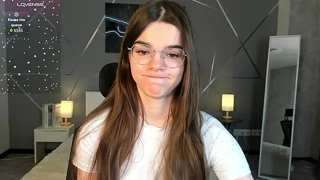 miss  evelyne online show from 4, 2, 2026