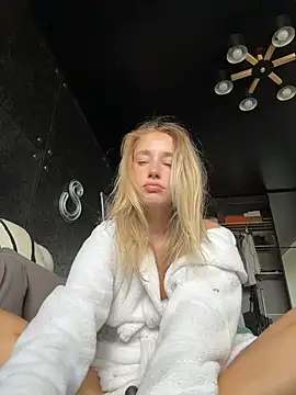 Snapshot of sssativa_more chatting on 6, 4, 2026 sssativa more online show from 6, 4, 2026