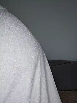 Lovebackground online show from 8, 2, 2025