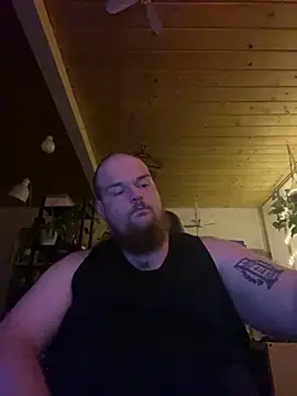 Snapshot of YoursxTruly chatting on 17, 12, 2025 YoursxTruly online show from 17, 12, 2025