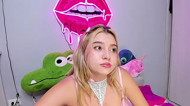 Snapshot of AndyxSmith chatting on 23, 12, 2025 AndyxSmith online show from 23, 12, 2025