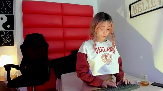 Snapshot of Oliviamonroex18 chatting on 8, 1, 2026 Oliviamonroex18 online show from 8, 1, 2026