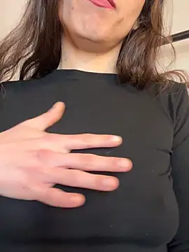 Snapshot of YourSlutQueen chatting on 6, 3, 2026 YourSlutQueen online show from 6, 3, 2026