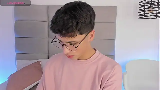 JoshClaarktt online show from 5, 4, 2026