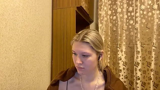 SkyeDavis online show from 18, 12, 2025