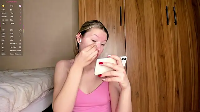 SkyeDavis online show from 12, 3, 2026