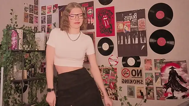 Snapshot of JeaneneWoltz chatting on 11, 1, 2026 JeaneneWoltz online show from 11, 1, 2026