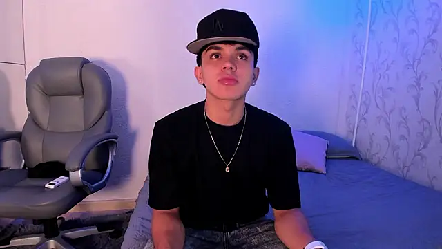 Snapshot of _TaylorBlack chatting on 7, 2, 2026 TaylorBlack online show from 7, 2, 2026