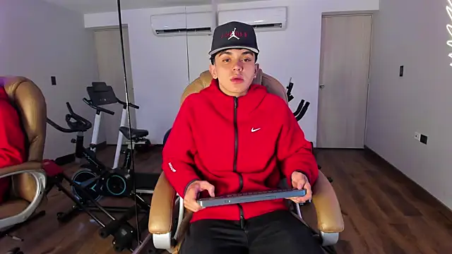  TaylorBlack online show from 12, 4, 2026