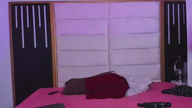 JuliMonroe19 online show from 12, 3, 2026