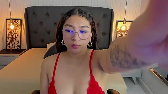 Snapshot of angelinemore chatting on 9, 3, 2026 angelinemore online show from 9, 3, 2026
