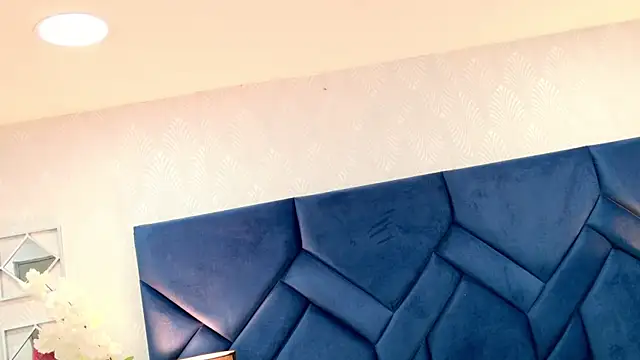 VioletaJhonson online show from 20, 12, 2025