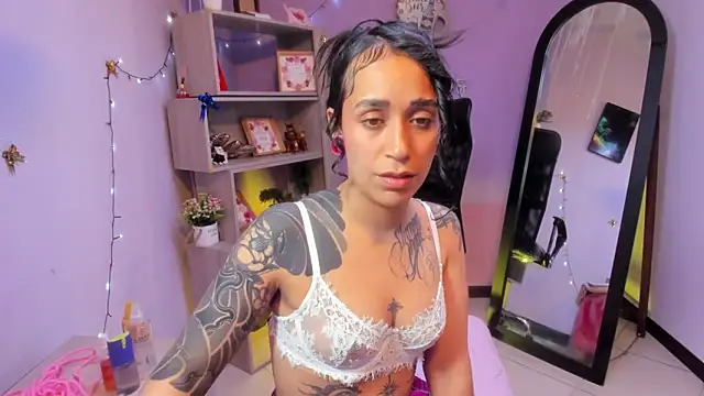 Snapshot of StaceyLeee chatting on 2, 2, 2026 StaceyLeee online show from 2, 2, 2026