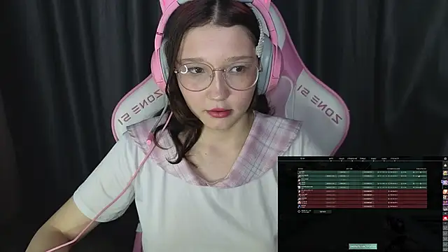 Snapshot of Pink-Aura- chatting on 10, 1, 2026 Pink-Aura- online show from 10, 1, 2026